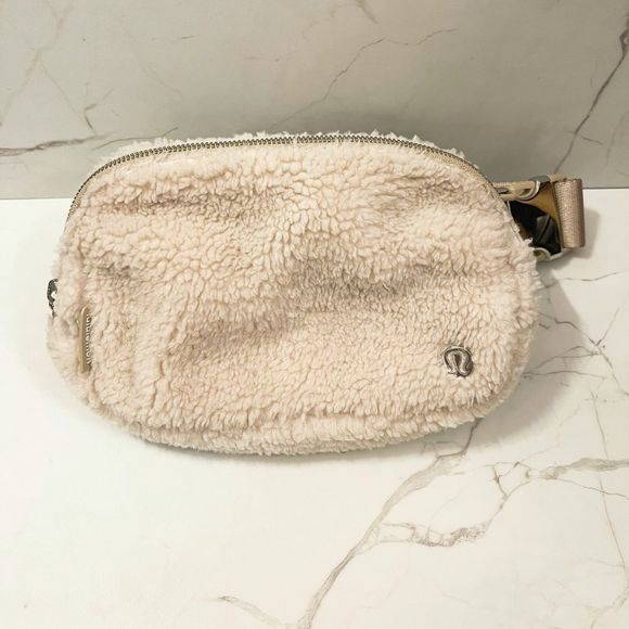 LULULEMON Everywhere Fleece Belt Bag - Picture 2 of 13
